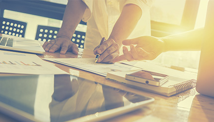 employees working together at table